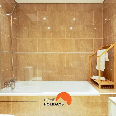 #206 Alicia's Flat By Holidays *