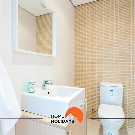 #206 Alicia's Flat By Holidays *