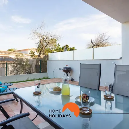 #206 Alicia's Flat By Holidays *